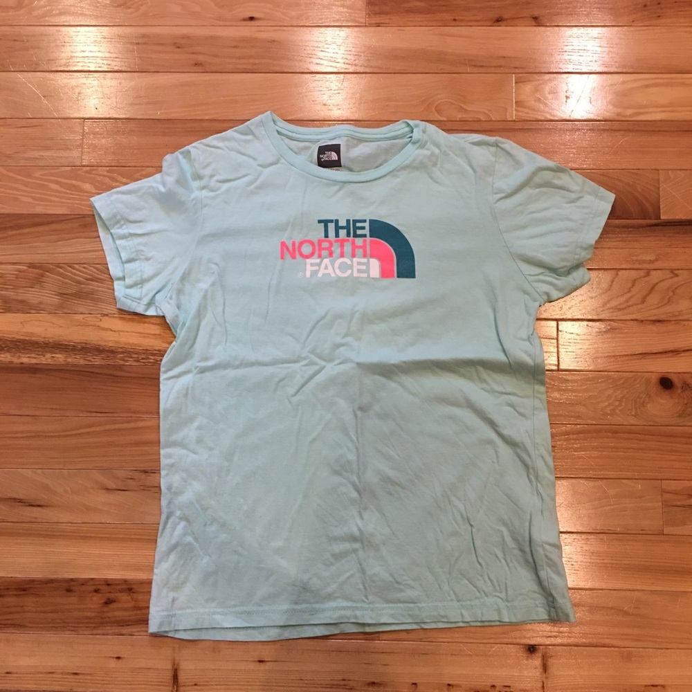 Super cute north face t-shirt